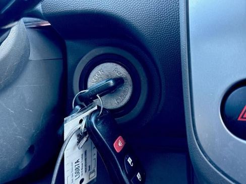 Used 2019 Nissan Frontier SV image 16