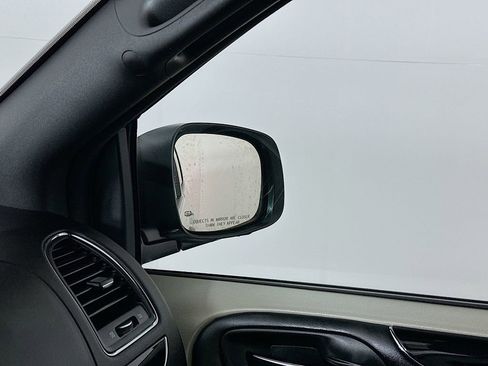 Used 2019 Dodge Grand Caravan SXT image 23