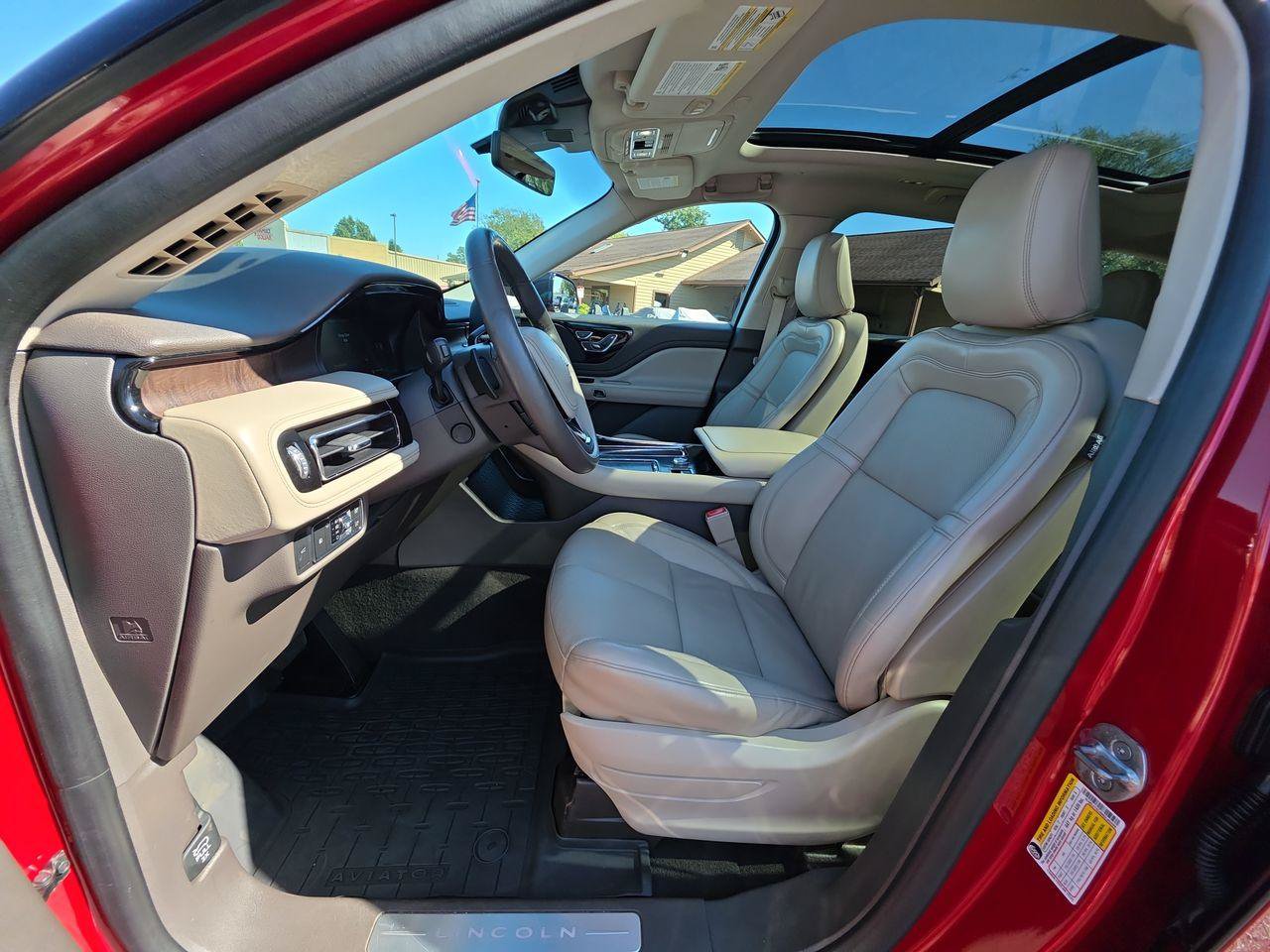 Used 2021 Lincoln Aviator Reserve w/ Equipment Group 201A AWD/4WD image 3