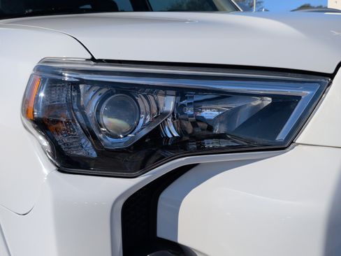 Used 2017 Toyota 4Runner SR5 Premium image 5