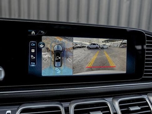 New 2026 Mercedes-Benz GLS 580 4MATIC image 14