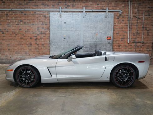Used 2006 Chevrolet Corvette Convertible w/ Preferred Equipment Group RWD image 35