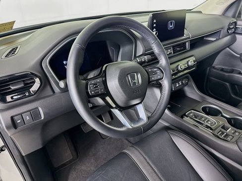 Used 2024 Honda Pilot Touring image 9
