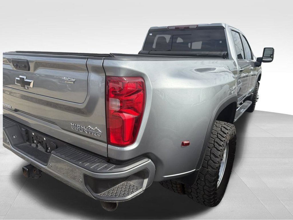 Used 2025 Chevrolet Silverado 3500 High Country w/ High Country Premium Package AWD/4WD image 26