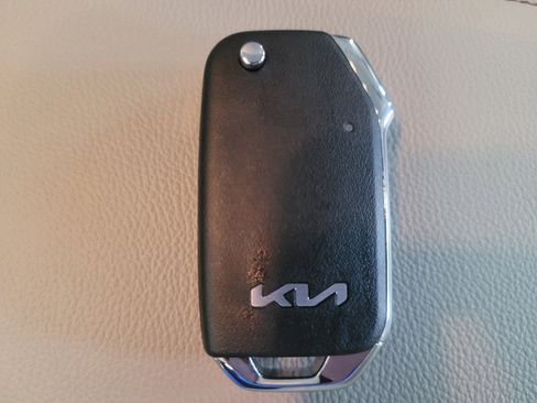 Used 2025 Kia Soul LX image 32