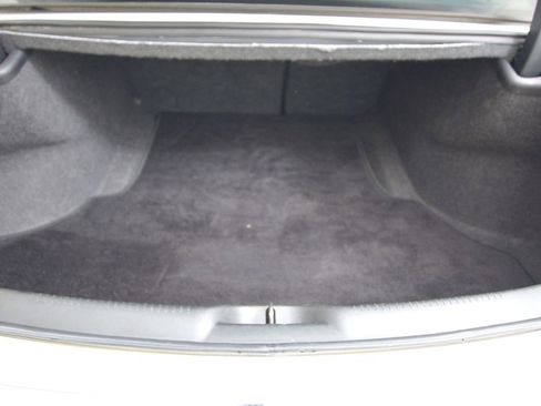 Used 2018 Chrysler 300 Limited image 19