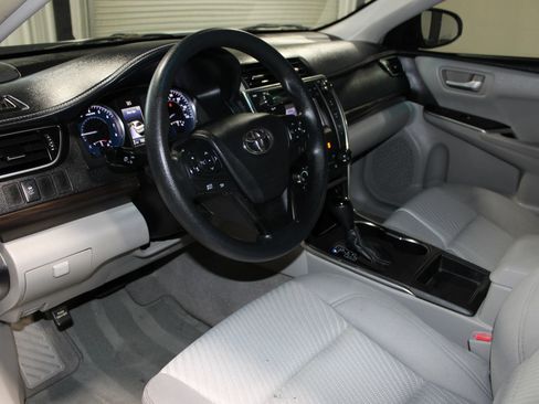 Used 2016 Toyota Camry LE FWD image 21