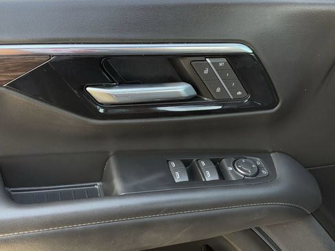 Used 2025 Chevrolet Tahoe LT RWD image 25