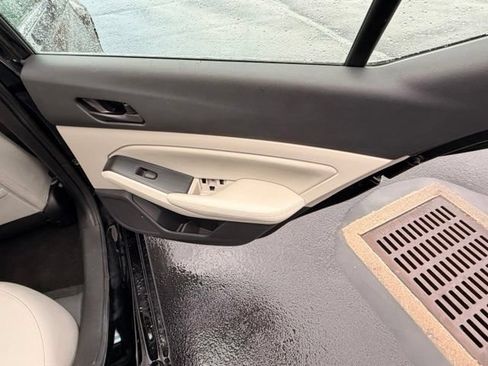 Used 2025 Nissan Altima 2.5 SV FWD image 19
