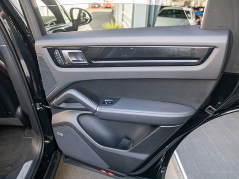 Used 2022 Porsche Cayenne image 33