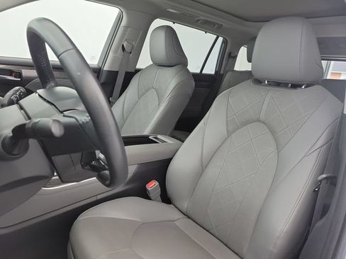 Used 2023 Toyota Highlander Platinum FWD image 19