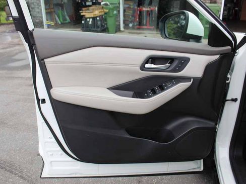 Used 2023 Nissan Rogue SL AWD/4WD image 11