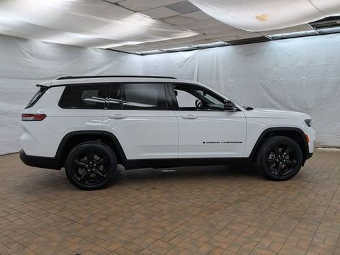 Used 2023 Jeep Grand Cherokee L Laredo image 8
