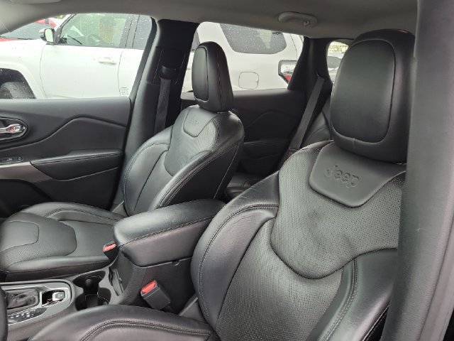 Used 2019 Jeep Cherokee Limited FWD image 8