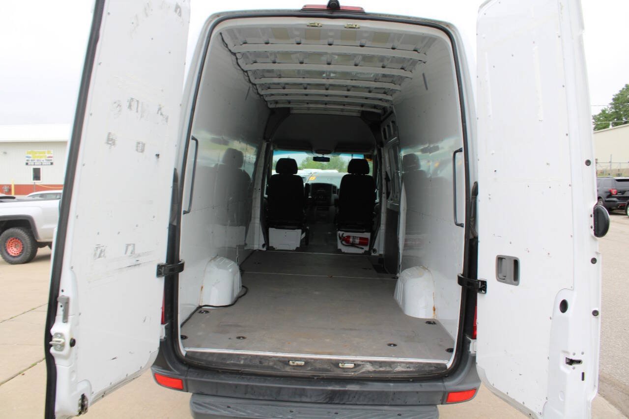 Used 2015 Mercedes-Benz Sprinter 2500 image 14
