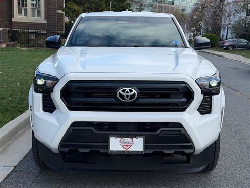 Used 2024 Toyota Tacoma SR image 3