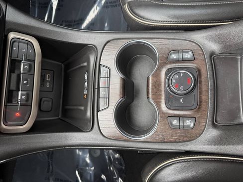 Used 2023 GMC Acadia Denali w/ Denali Technology Package AWD/4WD image 18