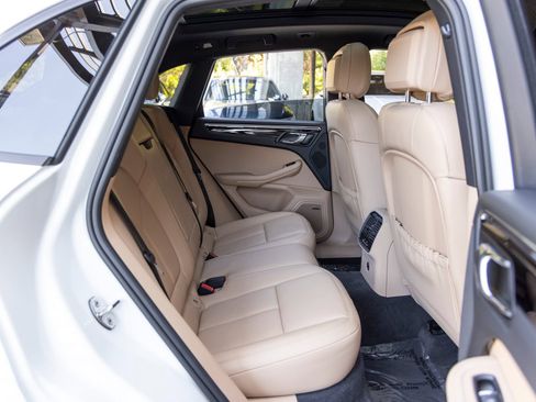 Certified 2026 Porsche Macan AWD/4WD image 58