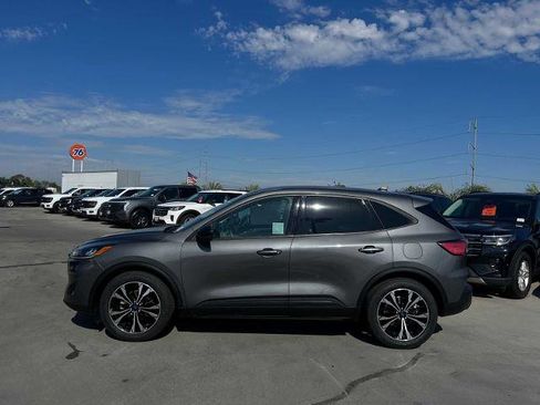 Certified 2021 Ford Escape SE w/ SE Sport Appearance Package image 2