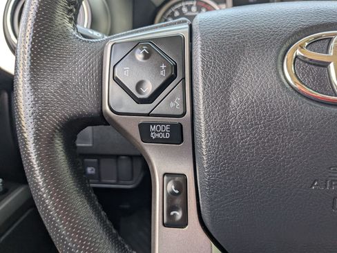 Used 2020 Toyota Tacoma SR5 AWD/4WD image 18