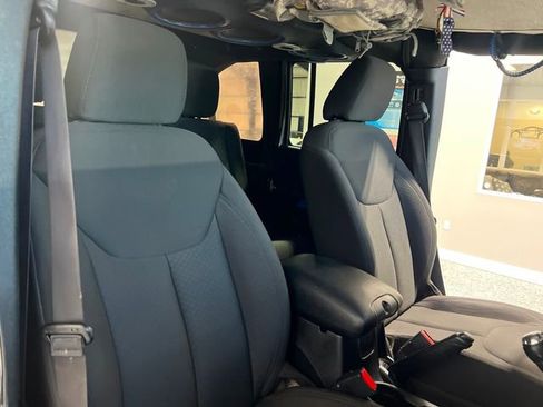 Used 2017 Jeep Wrangler Unlimited Sport w/ Quick Order Package 23S image 32