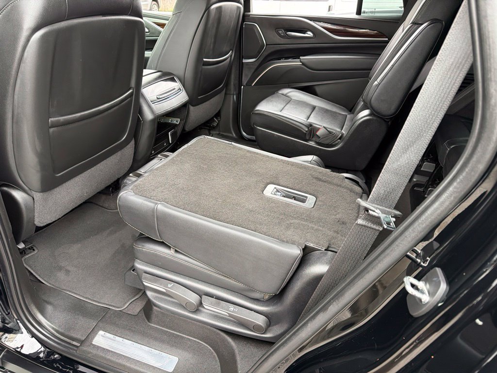 Used 2023 Cadillac Escalade Luxury AWD/4WD image 34