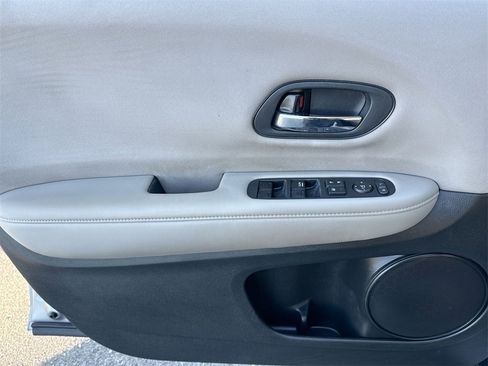 Used 2018 Honda HR-V LX image 15