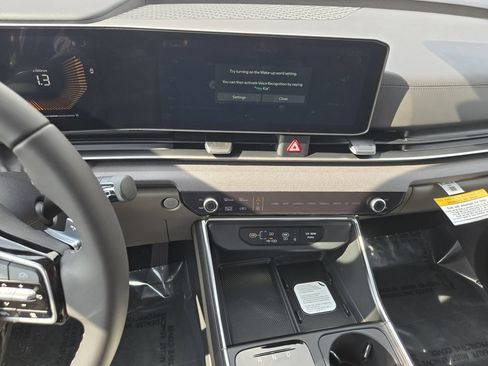 New 2026 Kia Carnival EX FWD image 23