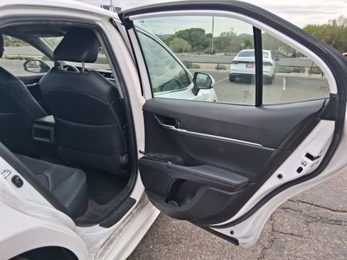 Certified 2019 Toyota Camry SE image 10