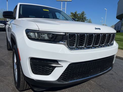 Used 2023 Jeep Grand Cherokee Laredo w/ Luxury Tech Group I AWD/4WD image 71