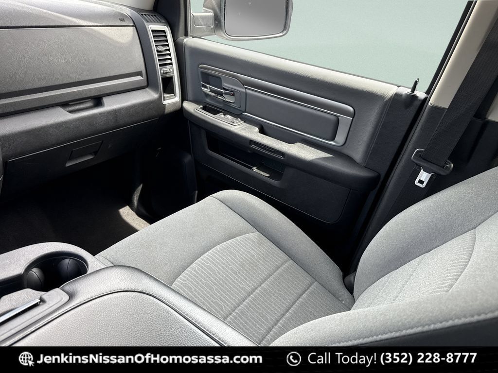Used 2024 RAM 1500 Classic SLT AWD/4WD image 27