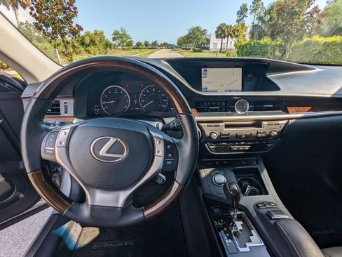 Used 2014 Lexus ES 350 w/ Luxury Package image 21
