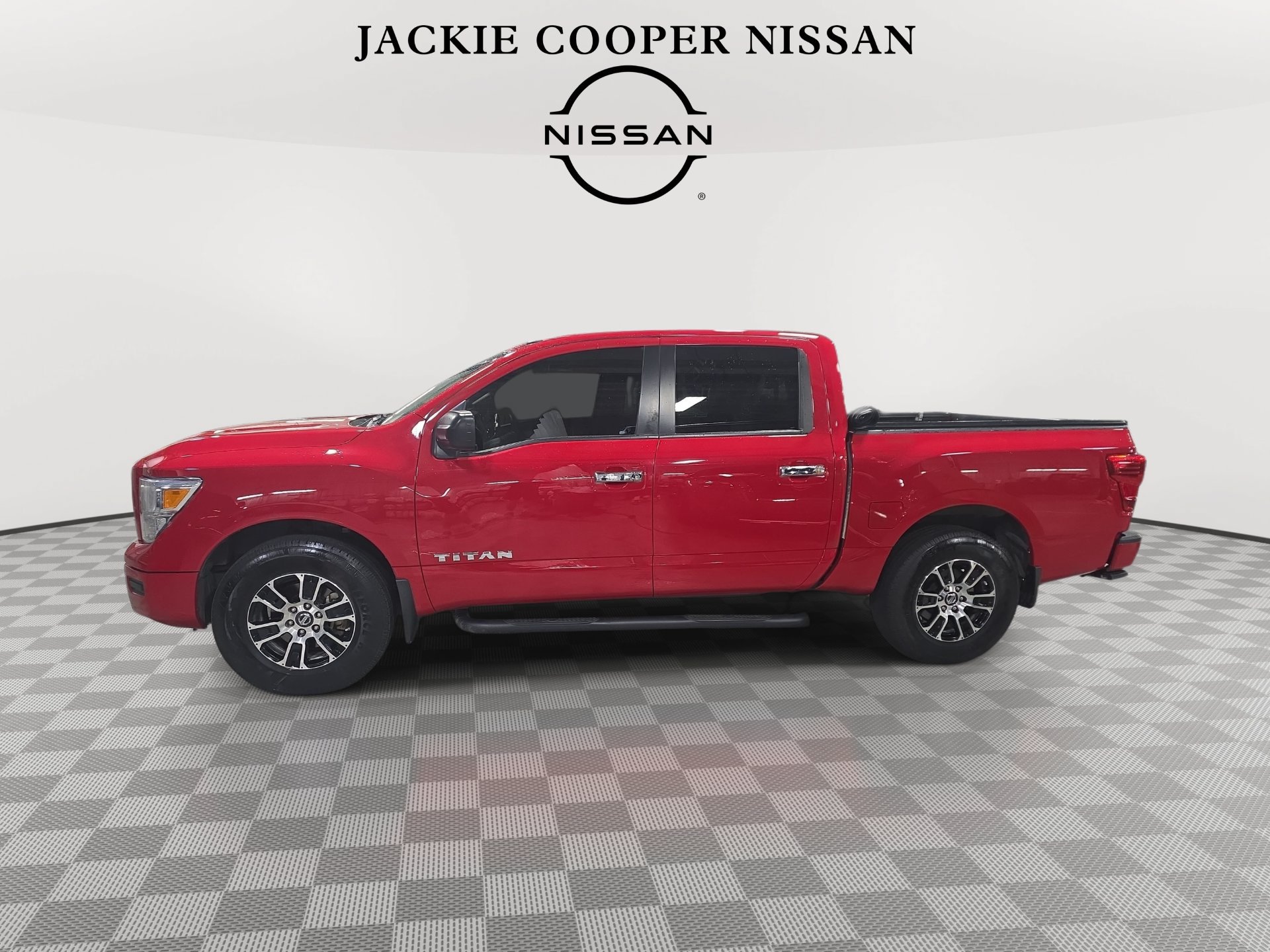 Used 2021 Nissan Titan SV w/ Accessory Utility Package AWD/4WD image 8