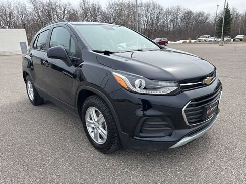 Used 2021 Chevrolet Trax LT w/ Premium Seat Package image 3