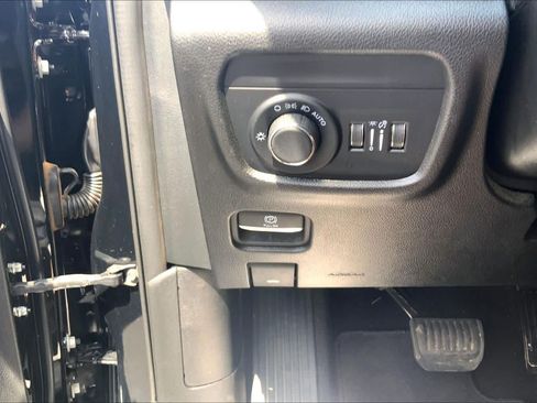 Used 2024 Jeep Grand Cherokee Laredo RWD image 36