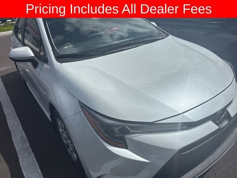 Used 2025 Toyota Corolla LE FWD image 3