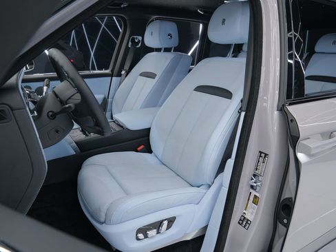 Used 2025 Rolls-Royce Cullinan AWD/4WD image 21
