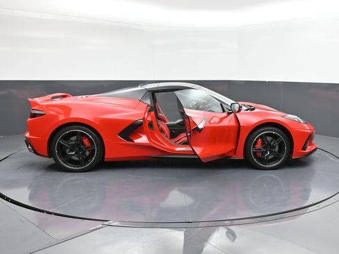 Used 2021 Chevrolet Corvette 2LT w/ Z51 Performance Package image 37