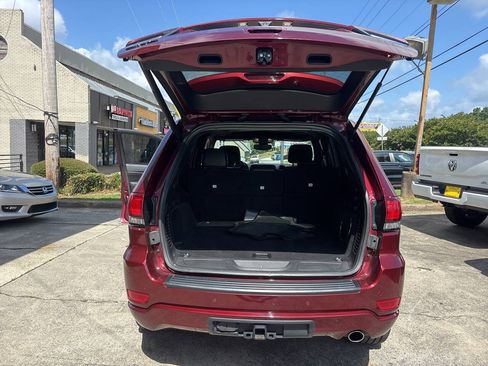 Used 2019 Jeep Grand Cherokee Altitude AWD/4WD image 14