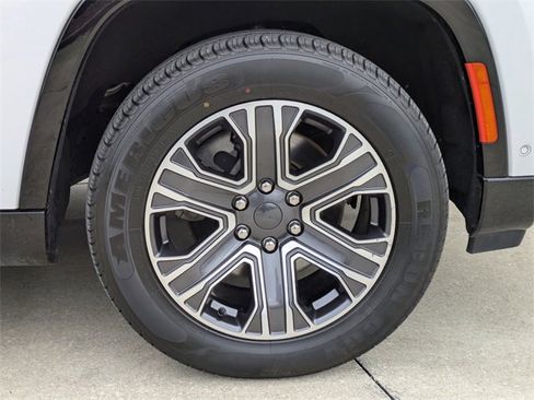 Used 2024 Jeep Wagoneer Series II w/ Flexible Seating Group image 11