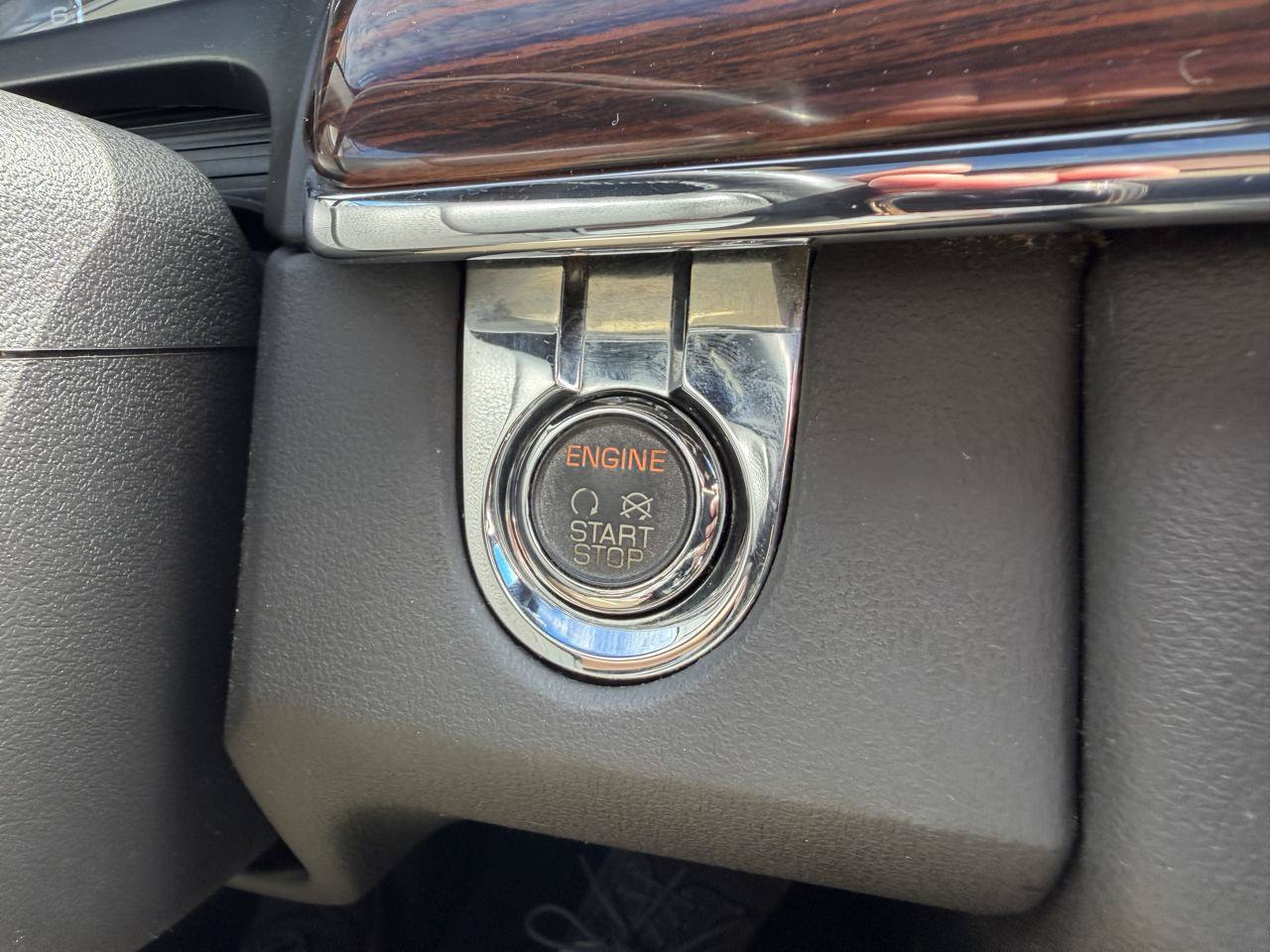 Used 2009 Lincoln MKS AWD image 31