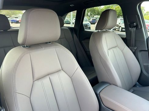 Used 2025 Audi Q5 Premium w/ Convenience Package image 44