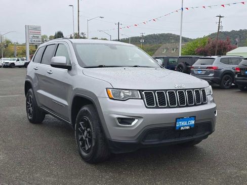 Used 2020 Jeep Grand Cherokee Laredo image 7