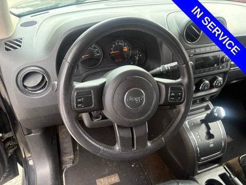 Used 2014 Jeep Patriot Latitude AWD/4WD image 4