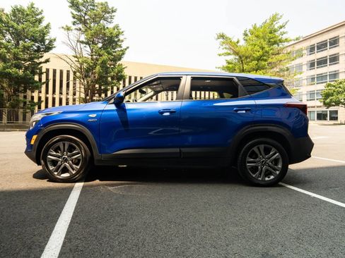 Used 2021 Kia Seltos LX AWD/4WD image 6