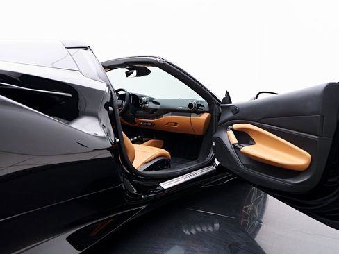 Used 2022 Ferrari F8 Tributo image 45