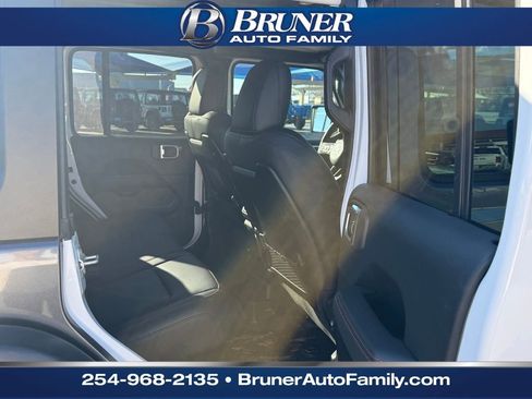 Used 2024 Jeep Wrangler Unlimited Rubicon w/ Safety Group image 16
