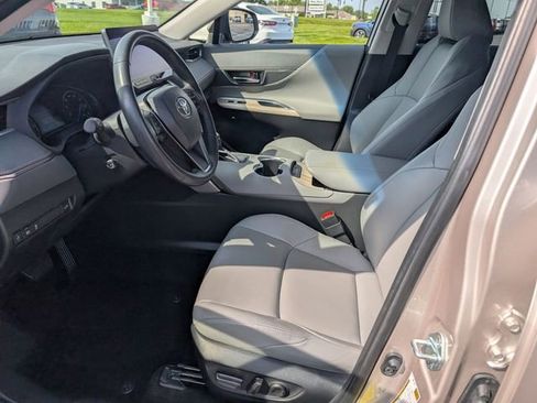 Used 2023 Toyota Venza XLE AWD/4WD image 13