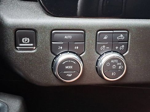 Used 2025 GMC Sierra 1500 SLT AWD/4WD image 25