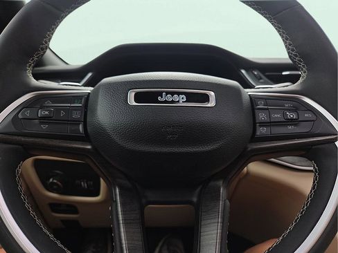 Used 2023 Jeep Grand Cherokee L Limited w/ Luxury Tech Group II AWD/4WD image 15